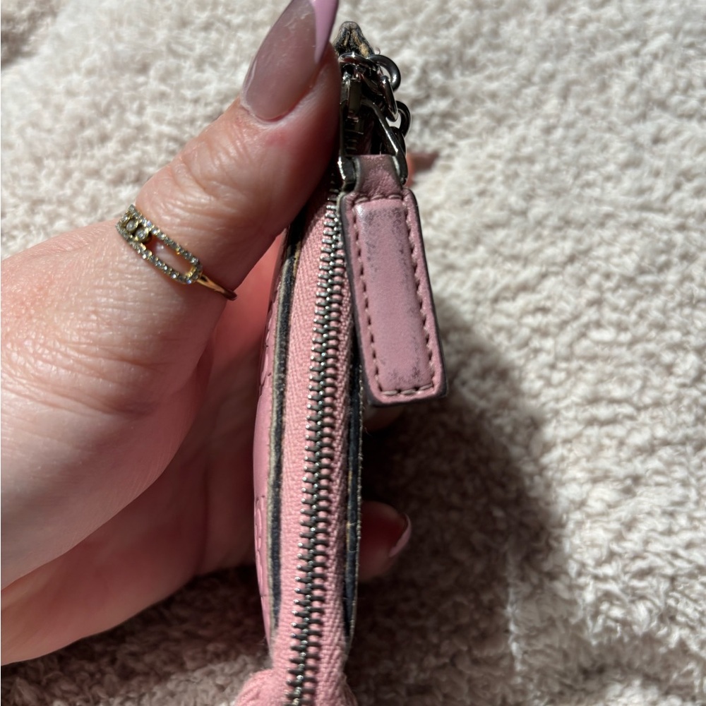 Gucci Guccisima Leather Key Holder Card/Coin Case
Pink Silver - Picture 8 of 16
